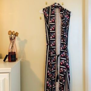 Modanisa Floral Vest Black
